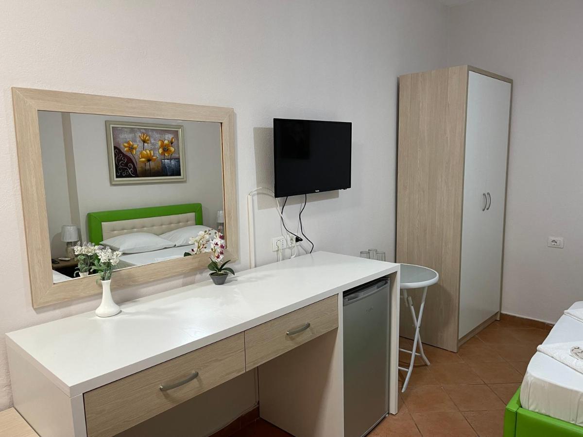 Hotel Veizi Himare Exterior photo