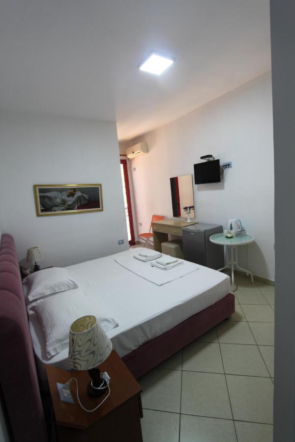 Hotel Veizi Himare Exterior photo