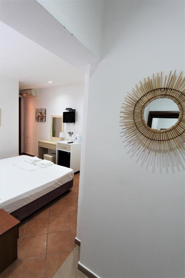 Hotel Veizi Himare Exterior photo